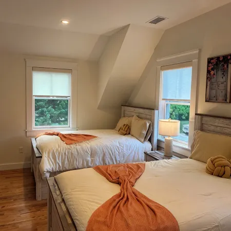 Charming 3-bedroom w/loft.New Construction home with AC,WiFi. Short walk to town
