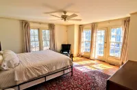 Travelers Rest Spacious 5BR Pool riverfront Pier charming Easton Saint Michaels - 4-Star