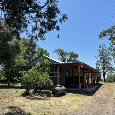 Charming 2-bedroom cabin Near Yosemite NP, High Speed WiFi in lovely Mariposa