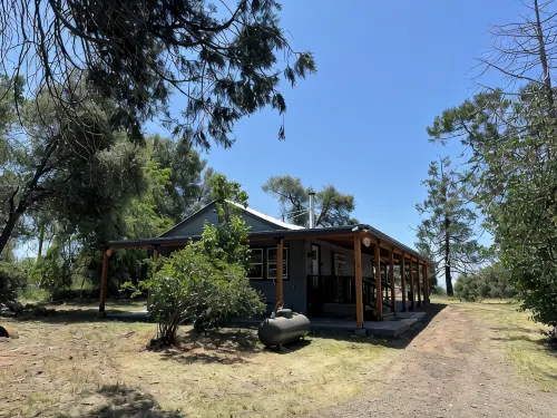 Charming 2-bedroom cabin Near Yosemite NP, High Speed WiFi in lovely Mariposa - Alphydda