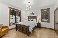 Gorgeous mountain getaway - VIEWS - HotTub - Private - Wildlife - Close to town - Lodges