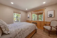 New! Tahoe Donner Alder Creek Retreat with Hot Tub. 5 BD//2.5BA - Gym