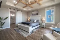 BRAND NEW GORGEOUS 5000sf 8 BEDROOM DREAM BEACH FRONT HOME - near Surfside beach - 4-Star