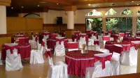 Athaya Hotel Kendari - parkir
