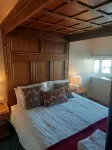 Whitewashed 1 bedroom stone cottage, with king size 4 poster bed. Pet friendly.