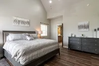 Stunning Skiatook Lake Three Story Getaway - Wifi