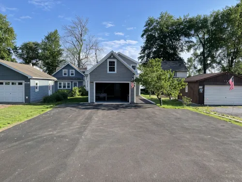 Large Waterfront Home at the North End of Conesus Lake with Garage Game Room! -  Privatzimmer