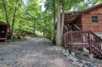 Private - Spacious- Creek Lined Cabin - Wifi