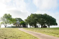 Spacious Country Living Located In The Heart Of Brenham - 3-Star