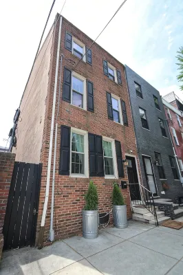 Gorgeous! Parking! Park Front! - Perfect Center City Location! - Holiday bungalows