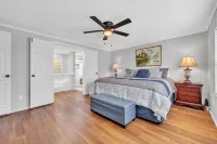 Charming waterfront  3-bedroom house - Wifi