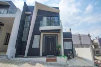 Villa Syariah Woody B13 with Private Pool and Karaoke - Villas