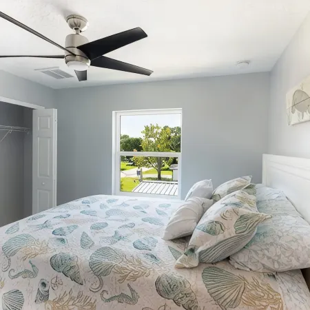 Beautiful New Home on Weeki Wachee River with boat dock