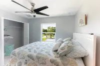 Beautiful New Home on Weeki Wachee River with boat dock - 3つ星