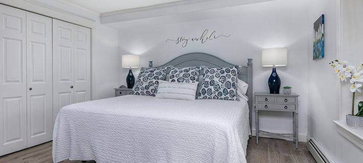 Walk to Town, Riverfront Retreat & Beach Pass Hoteles en Kennebunk