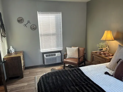 Tiny Home Cabin with Wyoming Modern Frontier style in the town of Hulett - Hytter