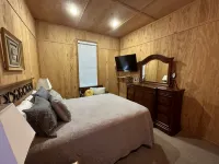 Beautiful rustic lodge located on Lake Guntersville with private boat ramp/dock - 3-Sterne