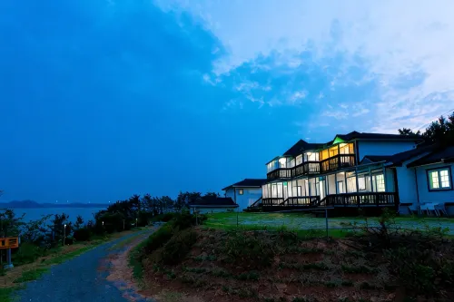 Seosan Pension Sunrise Beach - مسبح