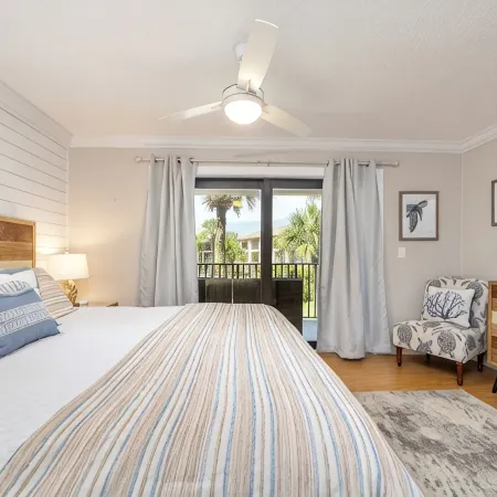Southern C's Beachfront condo, tropical heated pool, great for family or couple