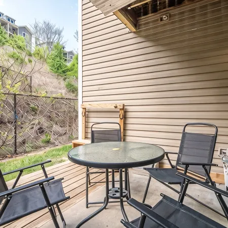 3 br Branson Condo! Great location 4.7 mi to SDC! Silver Dollar City