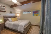 Blue Spruce Guesthouse - Walkable to river trail and downtown Bend - balcony