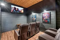 Smokies Private Pool Cabin, Sleeps 14,Theatre & Game Room, Minutes from Parkway! - สระว่ายน้ำส่วนตัว