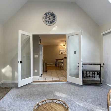 Relaxing family New Seabury home on cul-de-sac steps from Pond & Golf Course