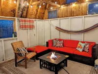 Relaxing 2 bedroom cottage w/ hot tub and air hockey/ping pong table - 4-Star
