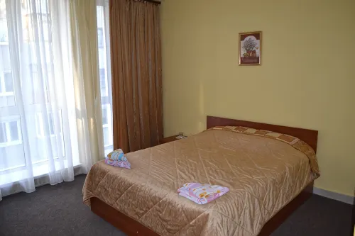 Arta Hotel - parking