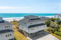 “Shore Thing” at our spacious Beachfront Oasis - WEST - Beach