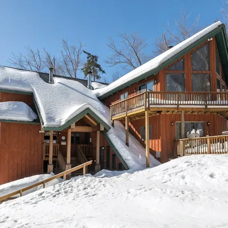 Luxury 8BR Ski In/Out Okemo Chalet on Sachem Trail Sleeps 22 Adults