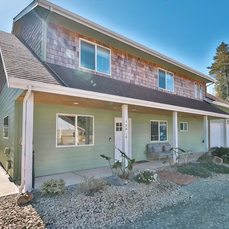 Caddy Shack Chateau- Spacious 4 bd/3.5b+Game Room, only 6 miles to Bandon Dunes!