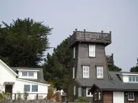 Mendocino Village Water Tower - Ocean & Garden Views - Wifi