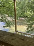 Little Bears Cozy Creekside Cabin at Up The Creek - シャレー