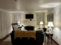 Charming Ranch Style House Across from Mercyhurst University - 3-Star