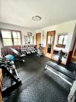 Three-bedroom house with views, decks, golf cart and home gym! - Wifi
