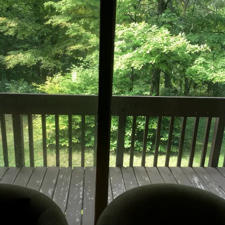 Ski right to your newly remodled great condo, enjoy woodburning fireplace & SAVE