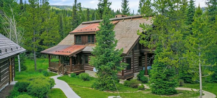Cozy private cabin with hot tub, and ski in and out Ξενοδοχεία στην πόλη Big Sky