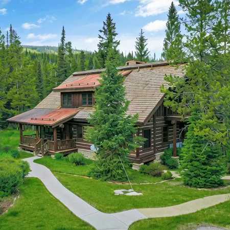 Cozy private cabin with hot tub, and ski in and out