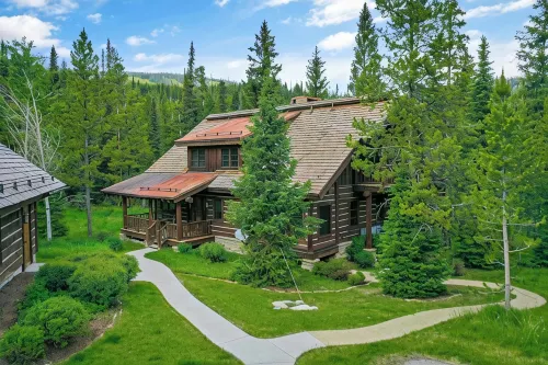 Cozy private cabin with hot tub, and ski in and out - Chalets