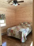 New Pine Cabin in the White Mountains Abutting White Lake State Park - 木屋