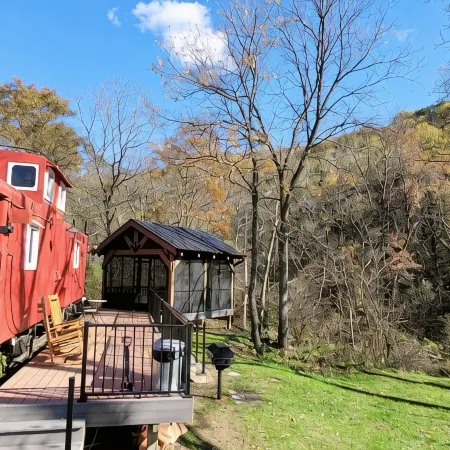 Romantic Get-a-Way!! 1954 Rail Road Caboose!! Relaxing Hot Tub!