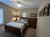 Precious Game Day Home 3 miles to Downtown AU! Pets Welcome! - piscina