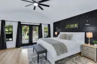 Modern Farmhouse on the Guadalupe River in Seguin, TX! - Wifi