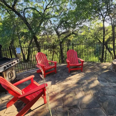 Wooded Bliss Cabin: Serene Family Getaway Near Lake Travis