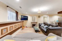 Private Entry Nature‑Filled Suite | 2BR 2BA Anmore - Haustierfreundliche