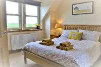 Luxury Cottage in a Scottish Coastal location with view over rolling countryside - 3성급