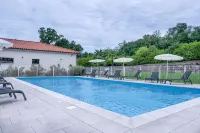 Brit Hotel Privilège Figeac - Swimmingpools