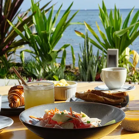 Cook's Bay Hotel & Suites