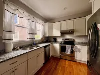 Spacious, serene, lovely, centrally located  2-bedroom home in Salem  - sleeps 4 - chambre d’hôtes